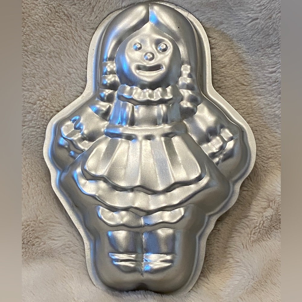 Vintage 1976 Wilton Aluminum Rag Doll Raggedy Ann Mini Cake Pan EUC